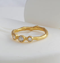Load image into Gallery viewer, 18ct Yellow Gold 3stone Diamond