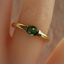 Load image into Gallery viewer, 18 carat Gold Tension Ring With a High Grade Green Tourmaline