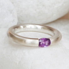 Load image into Gallery viewer, Plain Oval Amethyst Tension Ring