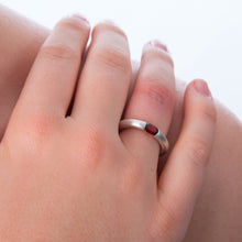 Load image into Gallery viewer, Oval Garnet Plain Tension Ring