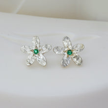 Load image into Gallery viewer, Emerald flower ear studs in silver