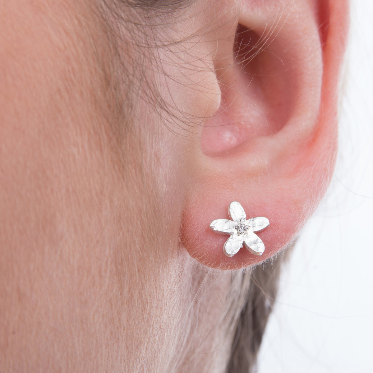 Flower Earrings in Silver with Sapphire., diamond, ruby or emerald