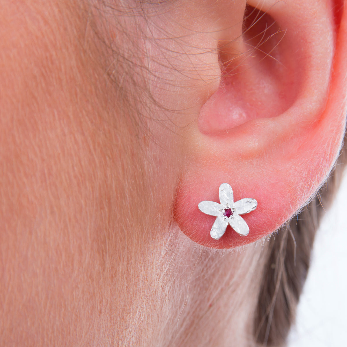 Flower Earrings in Silver with Sapphire., diamond, ruby or emerald