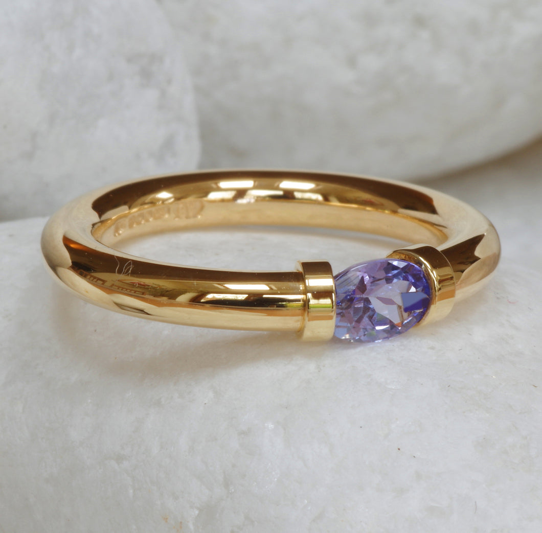 9 carat Gold Tension Ring set with a Tanzanite