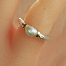 Load image into Gallery viewer, Silver And Freshwater PearlRing
