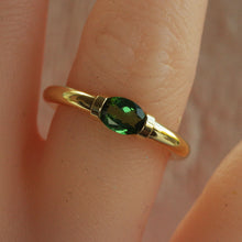 Load image into Gallery viewer, 18 carat Gold Tension Ring With a High Grade Green Tourmaline
