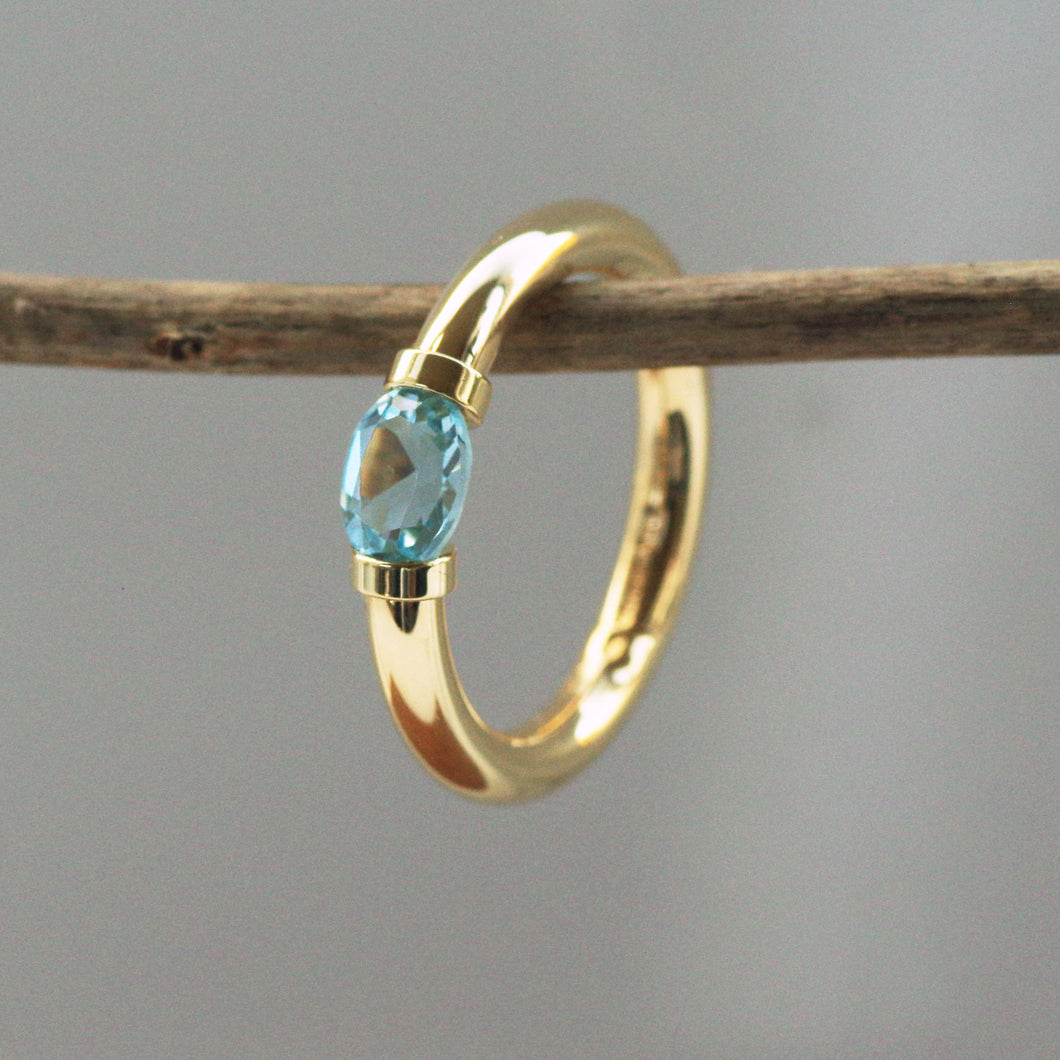 18 Carat Gold Aquamarine Ring