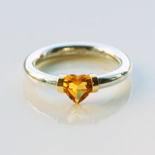 Load image into Gallery viewer, Heart shaped  golden Citrine tension ring
