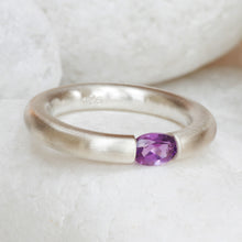 Load image into Gallery viewer, Plain Oval Amethyst Tension Ring
