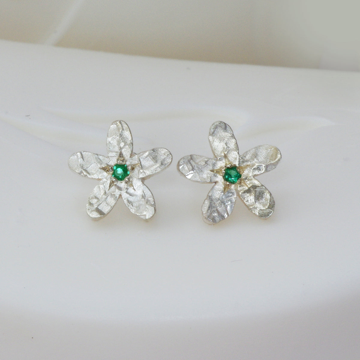 Silver Flower Emerald Earrings.