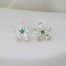 Load image into Gallery viewer, Emerald flower ear studs in silver
