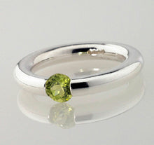 Load image into Gallery viewer, Peridot Tension Ring.
