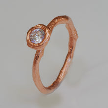 Load image into Gallery viewer, Woodland Style Solitaire Diamond Ring in Gold
