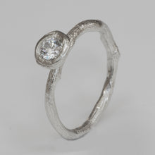 Load image into Gallery viewer, Woodland Style Solitaire Diamond Ring in Gold
